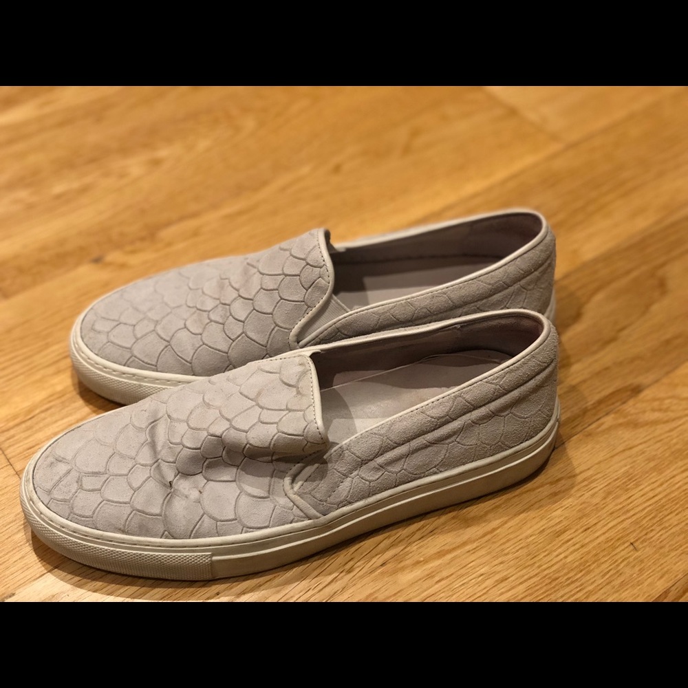 axel arigato slip on in suede